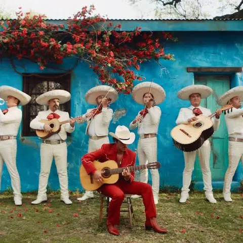 Bruno Mars en el videoclip de 'Risk it All' Bruno Mars en el videoclip de 'Risk it All'