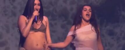 Amaia aparece por sorpresa en el concierto de Judeline en Barcelona