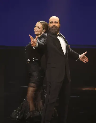 Rigoberta Bandini y Luis Tosar, en el número de apertura de los Premios Goya 2026 Rigoberta Bandini y Luis Tosar, en el número de apertura de los Premios Goya 2026