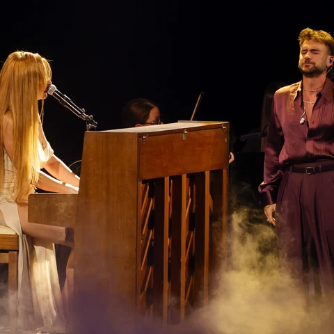 Dani Fernández y Belén Aguilera, durante su actuación en los Premios Goya 2026 Dani Fernández y Belén Aguilera, durante su actuación en los Premios Goya 2026