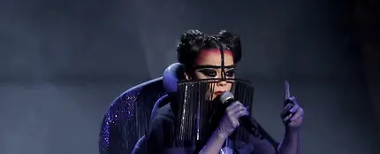 Björk apareció por sorpresa para cantar 'Berghain' con Rosalía en los BRIT Awards. Björk apareció por sorpresa para cantar 'Berghain' con Rosalía en los BRIT Awards.