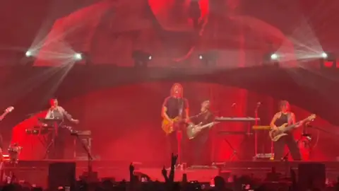 Mikel Izal se despide a lo grande convirtiendo el Movistar Arena de Madrid Mikel Izal se despide a lo grande convirtiendo el Movistar Arena de Madrid