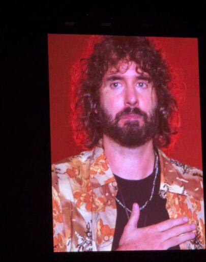 Mikel Izal, emocionado en Madrid en el último concierto de la gira 'El Miedo y el Paraíso'