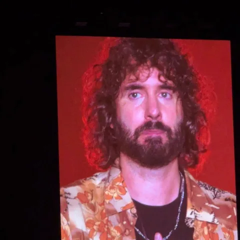 Mikel Izal, emocionado en Madrid en el último concierto de la gira 'El Miedo y el Paraíso' Mikel Izal, emocionado en Madrid en el último concierto de la gira 'El Miedo y el Paraíso'