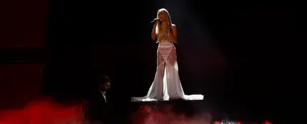 Ana Mena enmudece el patio de butacas al cantar 'La Bámbola' en los Premios Goya 2026 Ana Mena enmudece el patio de butacas al cantar 'La Bámbola' en los Premios Goya 2026