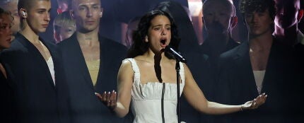 Rosal&iacute;a, solemne al inicio de su actuaci&oacute;n en los BRIT Awards 2026