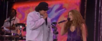 Shakira y Béle cantan 'ALGO TÚ' en el Zócalo de Ciudad de México Shakira y Béle cantan 'ALGO TÚ' en el Zócalo de Ciudad de México