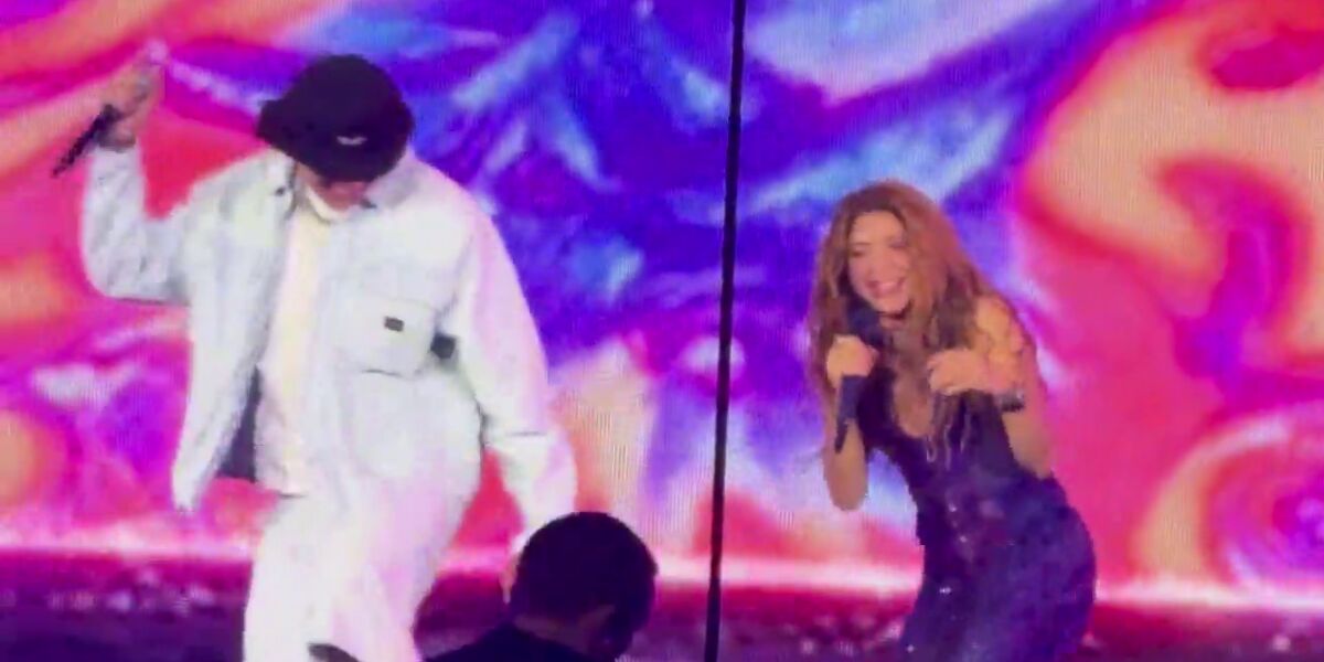 Shakira y Be&eacute;le estrenan 'ALGO T&Uacute;' en el Z&oacute;calo de Ciudad de M&eacute;xico 
