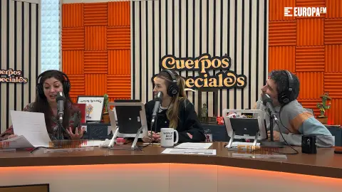 Espido Freire con Eva Soriano y Nacho García en Cuerpos especiales Espido Freire con Eva Soriano y Nacho García en Cuerpos especiales