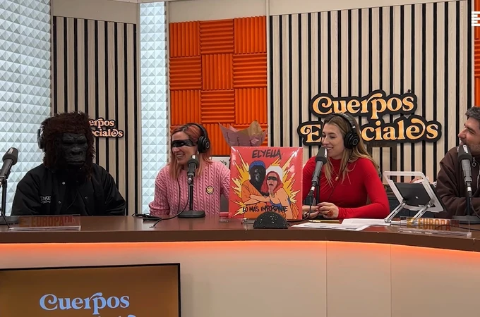 ELYELLA en 'Cuerpos especiales' ELYELLA en 'Cuerpos especiales'