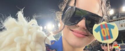 Rosal&iacute;a en el Camp Nou animando al F&uacute;tbol Club Barcelona