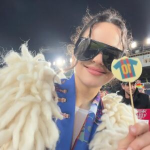 Así vivió Rosalía el partido Barça-Atlético en el Camp Nou con Diego Ibáñez Así vivió Rosalía el partido Barça-Atlético en el Camp Nou con Diego Ibáñez