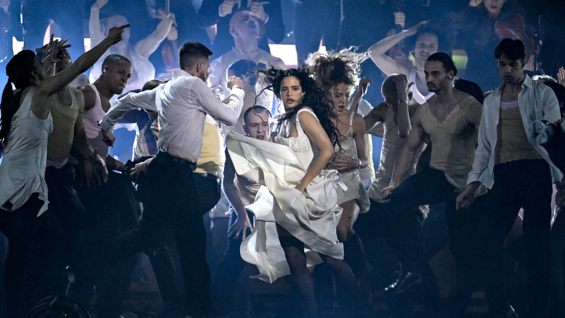 Rosalía y sus bailarines en los BRIT Awards 2026 Rosalía y sus bailarines en los BRIT Awards 2026