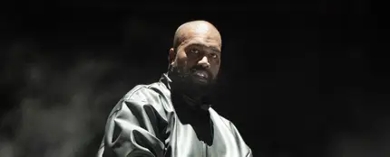 Kanye West (Ye) actuando en California en 2024 Kanye West (Ye) actuando en California en 2024