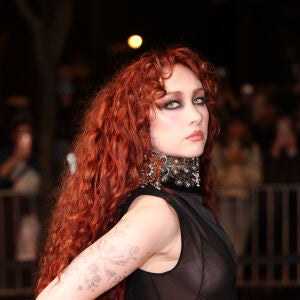 Chappell Roan se enfrenta a fotógrafos y fans: Chappell Roan se enfrenta a fotógrafos y fans: