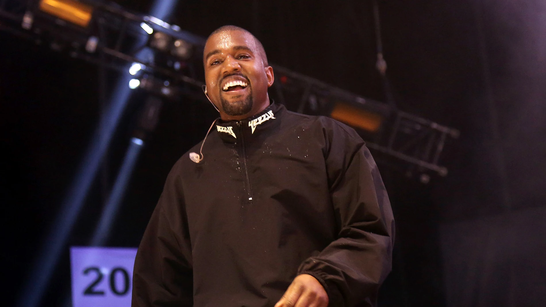 Kanye West en un concierto en 2016 Kanye West en un concierto en 2016