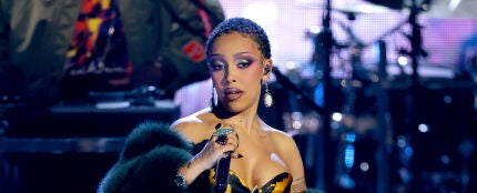 Doja Cat en la ceremonia de elecci&oacute;n del Rock & Roll Hall Of Fame 2025