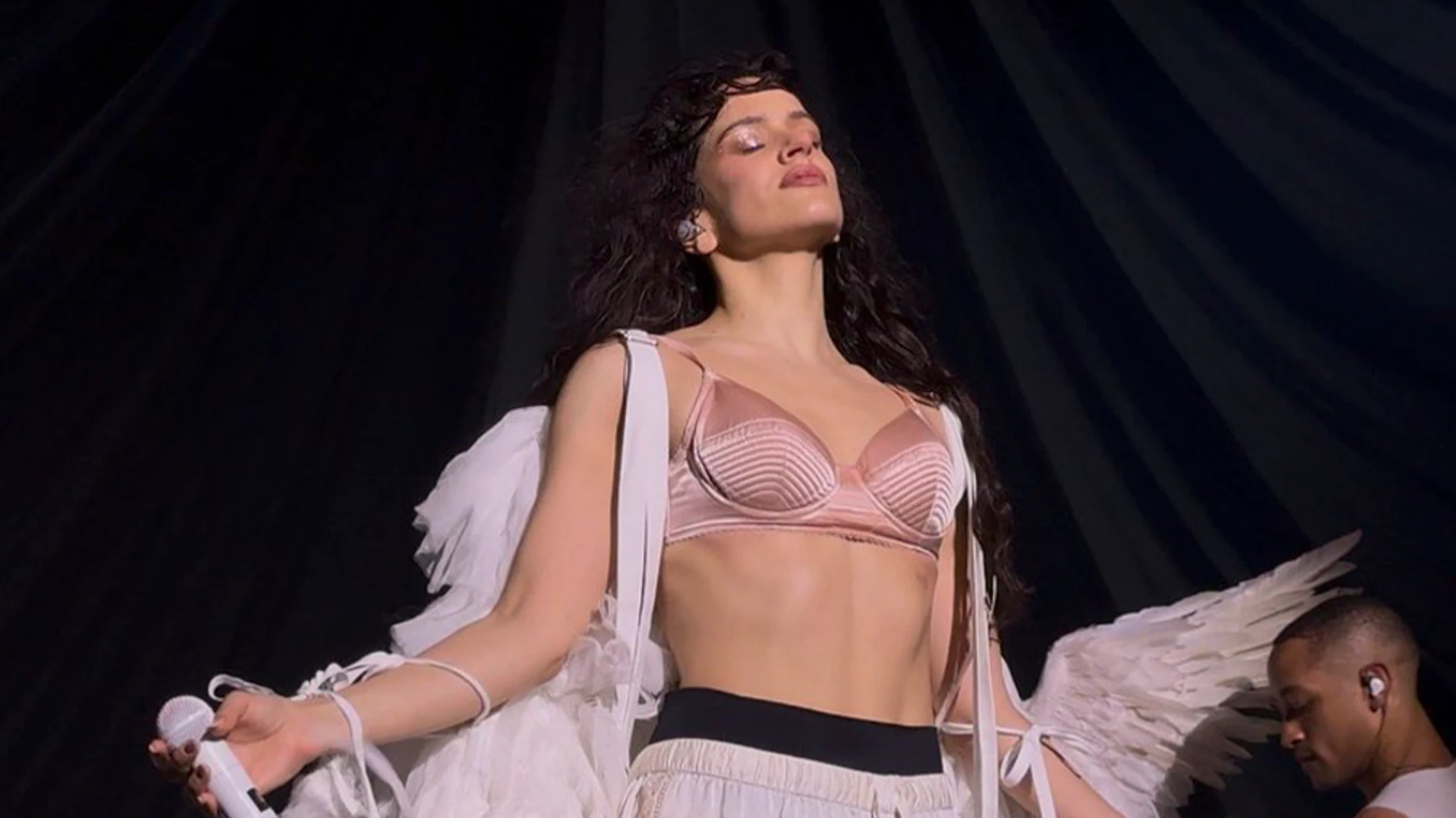 Rosalía en el primer concierto del 'LUX TOUR' en Lyon Rosalía en el primer concierto del 'LUX TOUR' en Lyon