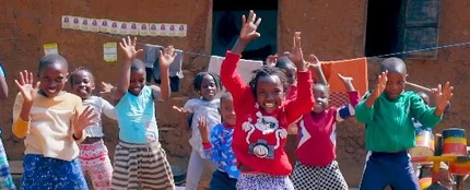 Masaka Kids Africana bailando en uno de sus vídeos Masaka Kids Africana bailando en uno de sus vídeos