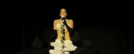 Rosal&iacute;a canta 'La Perla' en el primer concierto de LUX TOUR en Lyon (Francia).