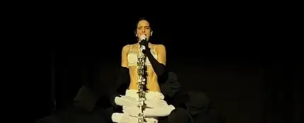 Rosalía canta 'La Perla' en el primer concierto de LUX TOUR en Lyon (Francia). Rosalía canta 'La Perla' en el primer concierto de LUX TOUR en Lyon (Francia).