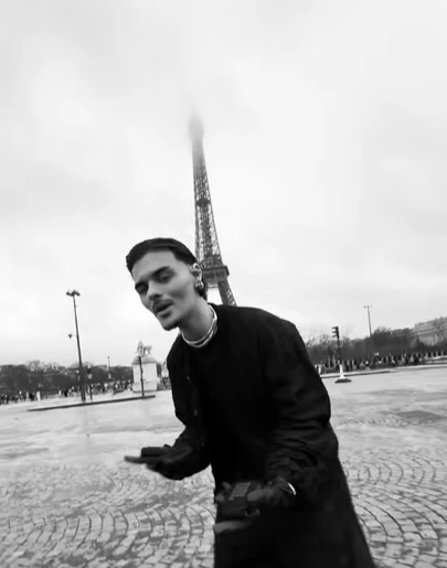 Abraham Mateo, en el vídeo de 'Qué tal te va sin mí' Abraham Mateo, en el vídeo de 'Qué tal te va sin mí'