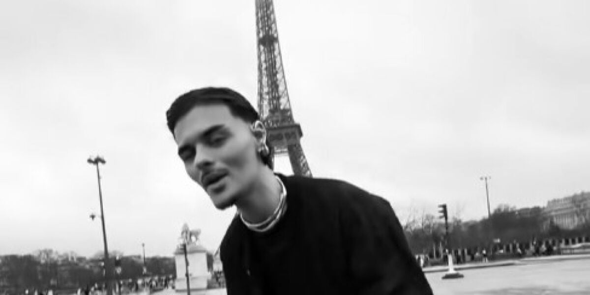 Abraham Mateo, en el v&iacute;deo de 'Qu&eacute; tal te va sin m&iacute;'