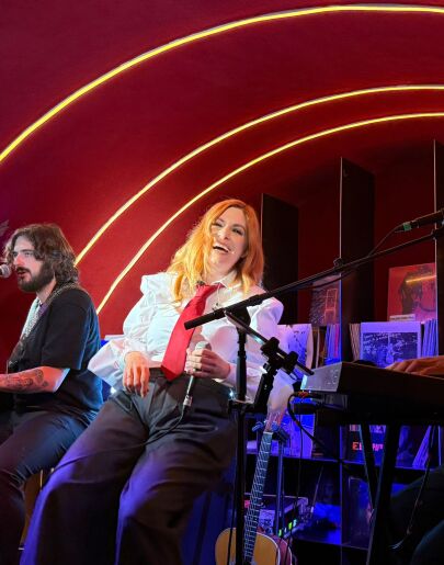 Leire Martínez en Local de Ensayo Europa FM