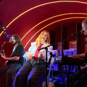 Guiños a Rosalía y versiones a violín: Leire Martínez 'desproduce' sus canciones Guiños a Rosalía y versiones a violín: Leire Martínez 'desproduce' sus canciones