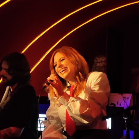 Leire Martínez en Local de Ensayo Europa FM