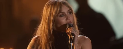 Miley Cyrus cantando 'Younger You' en el especial de 'Hannah Montana' Miley Cyrus cantando 'Younger You' en el especial de 'Hannah Montana'