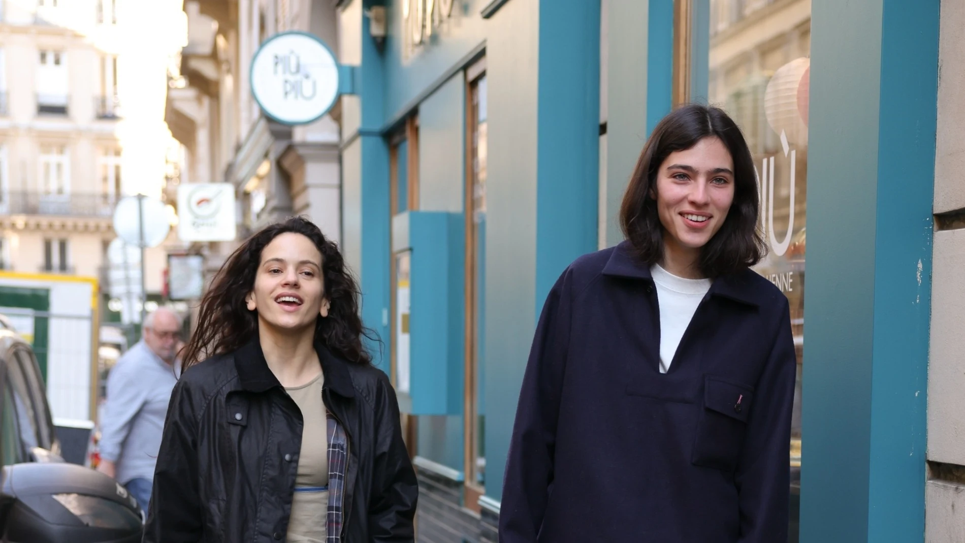 Rosalía y Loli Bahia en París Rosalía y Loli Bahia en París