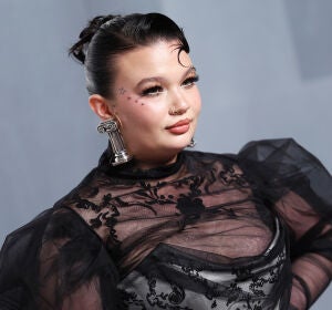 Lola Young en la fiesta de los Oscar Lola Young en la fiesta de los Oscar