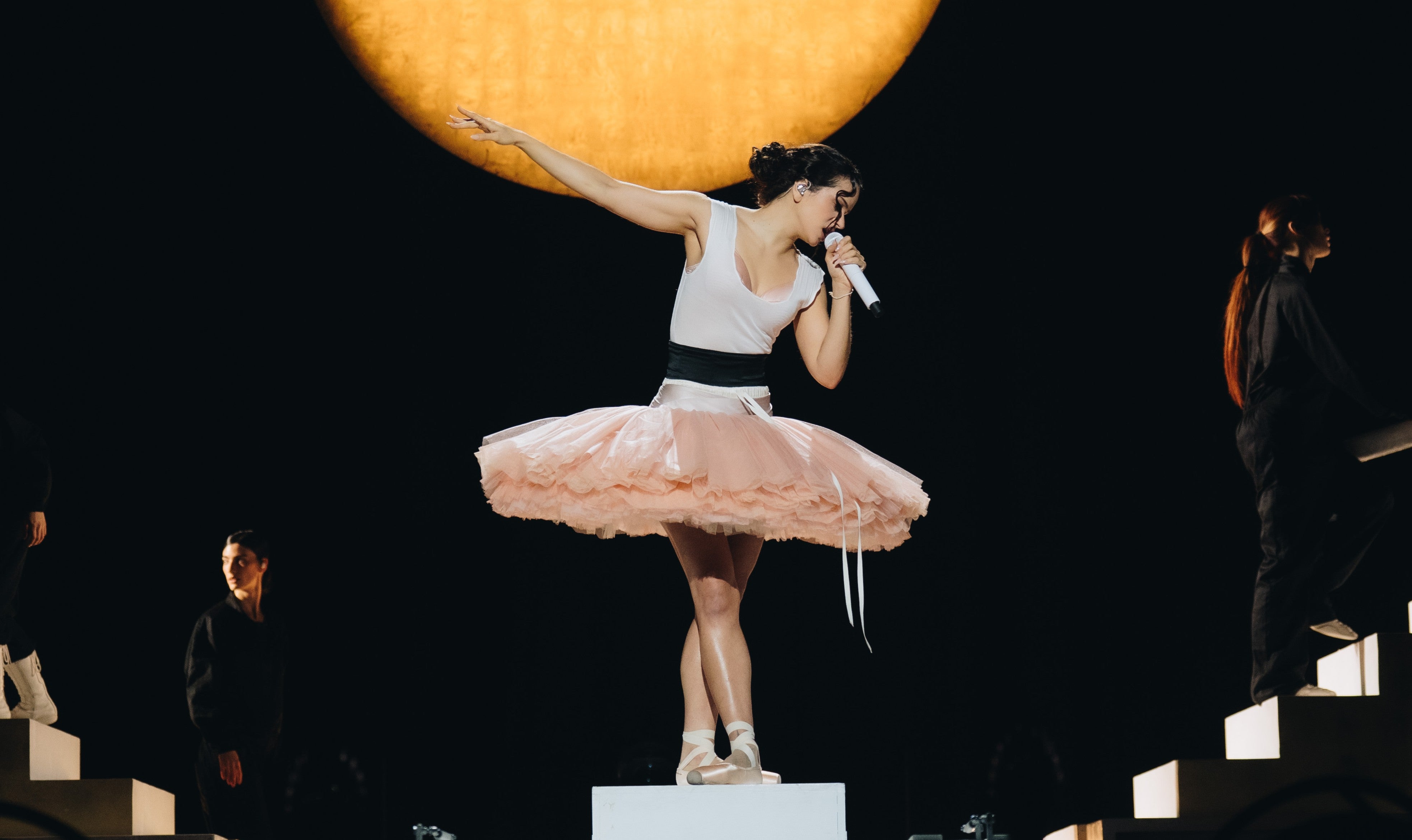 Rosalía en el cuarto concierto del 'LUX TOUR' en Madrid Rosalía en el cuarto concierto del 'LUX TOUR' en Madrid