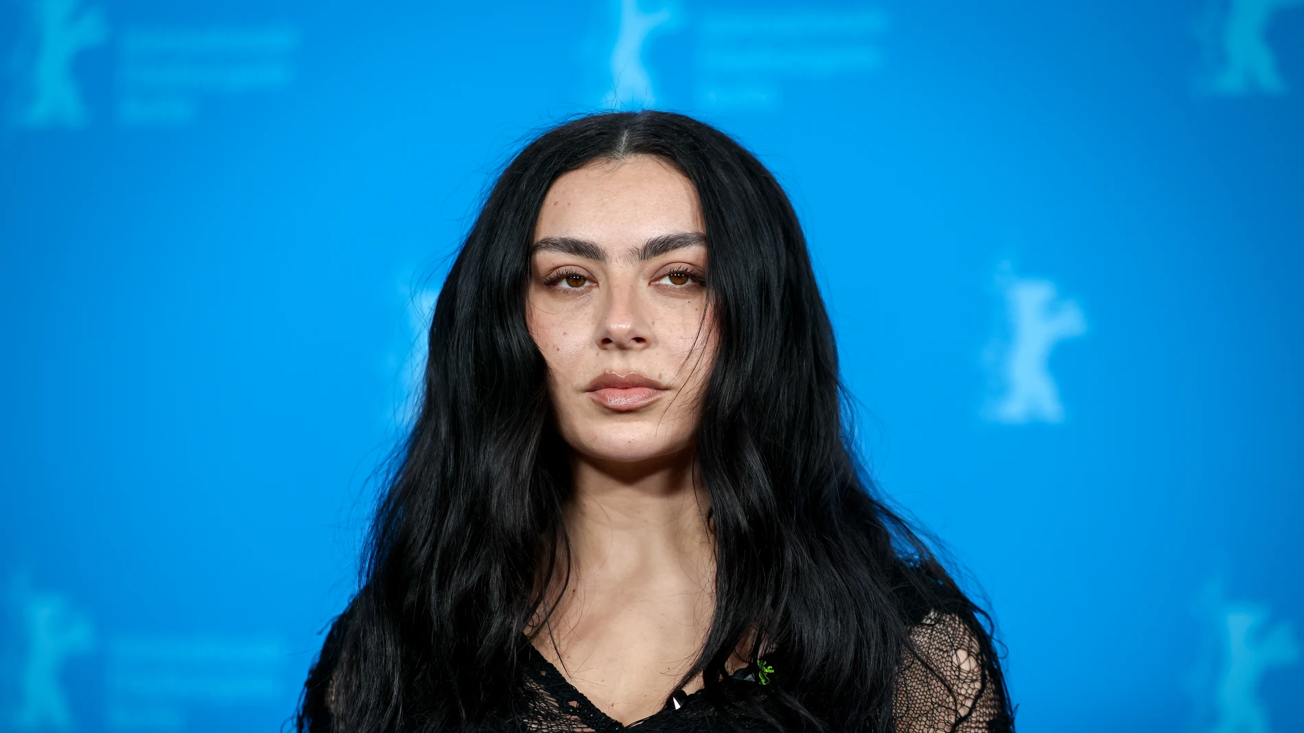 Charli XCX en el photocall de la película que protagoniza, 'The Moment' Charli XCX en el photocall de la película que protagoniza, 'The Moment'