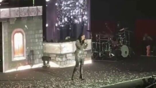 Laura Pausini canta 'Bastaba' a capela
