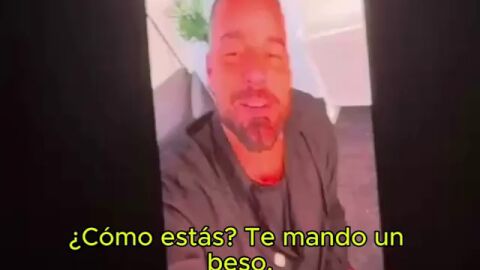 Laura Pausini hace una videollamada con Ricky Martin desde el Movistar Arena de Madrid