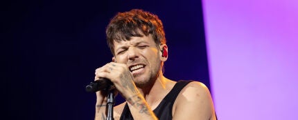 Louis Tomlinson actuando en Berl&iacute;n