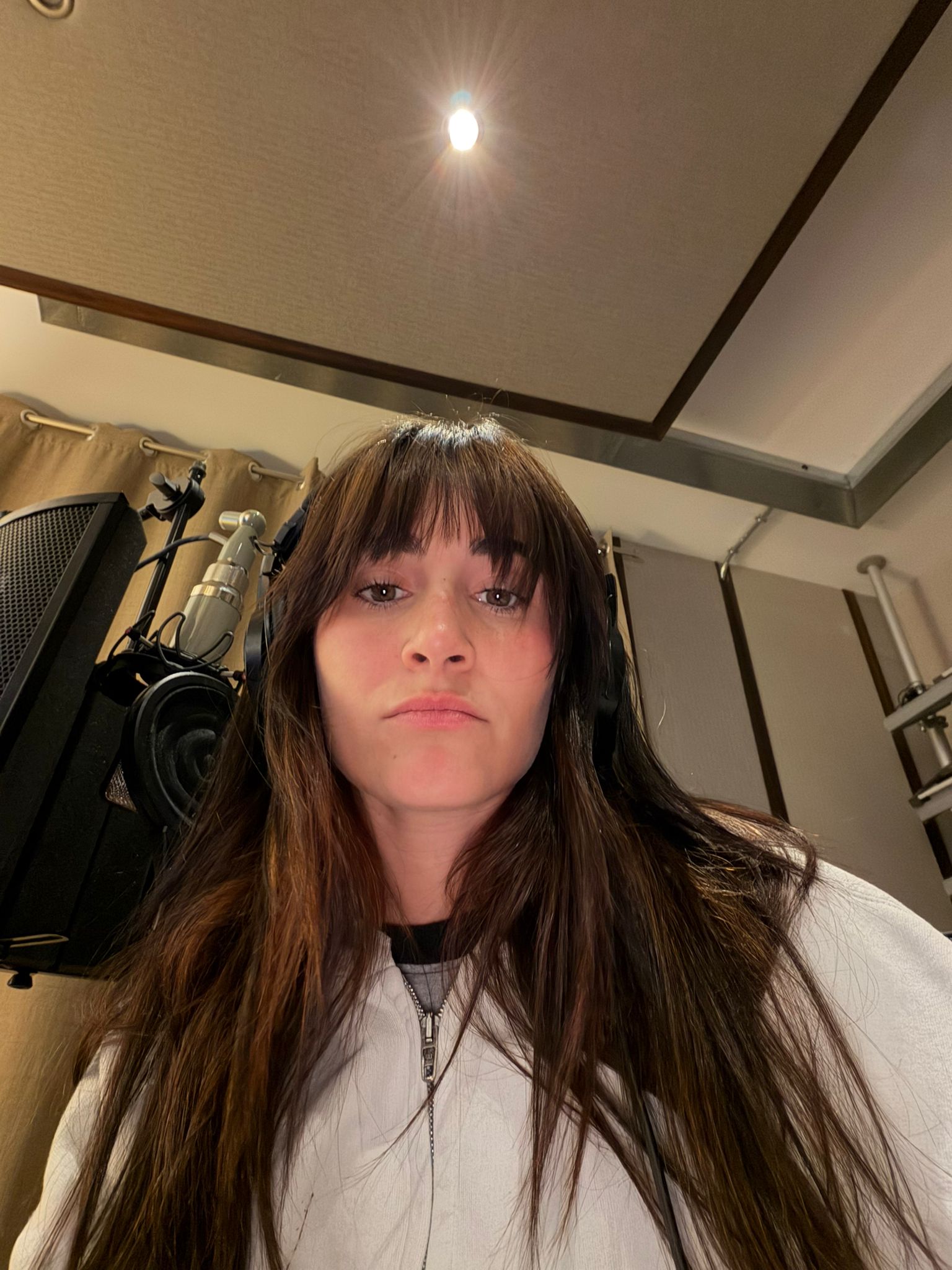 Aitana en el estudio de grabación Aitana en el estudio de grabación