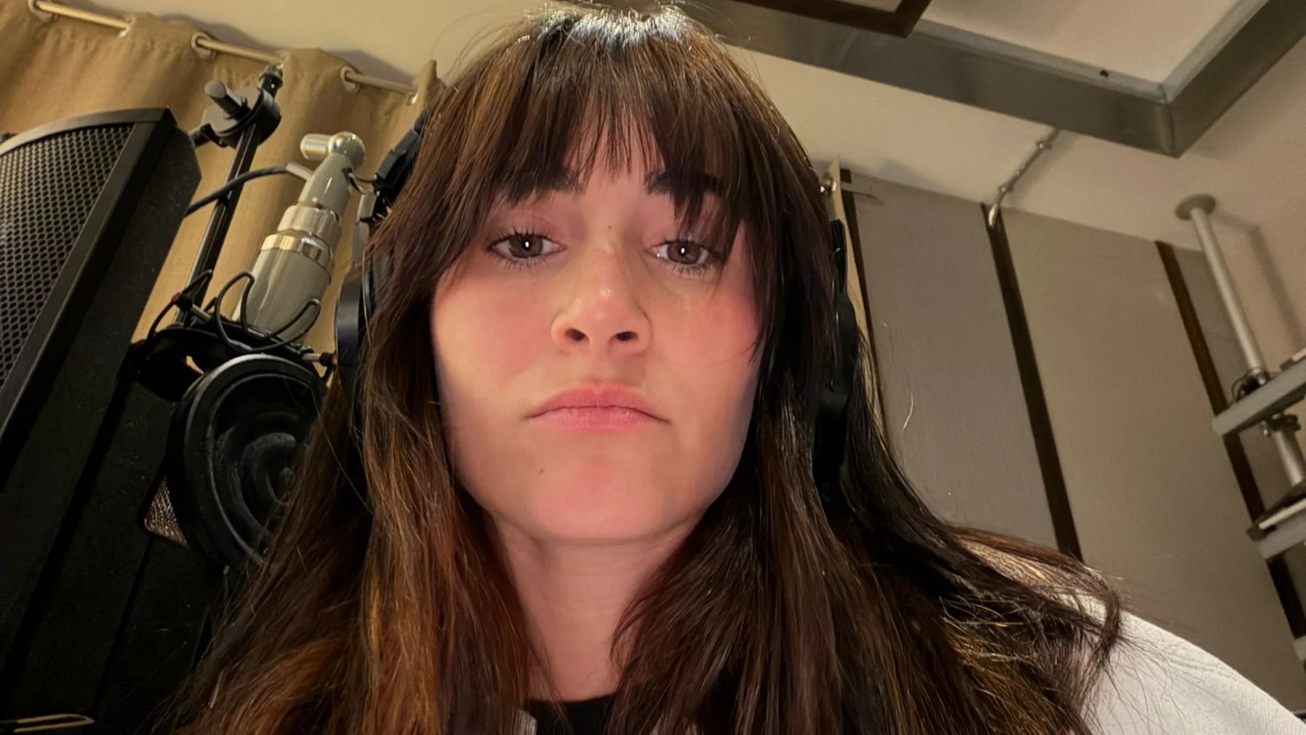 Aitana en el estudio de grabación Aitana en el estudio de grabación