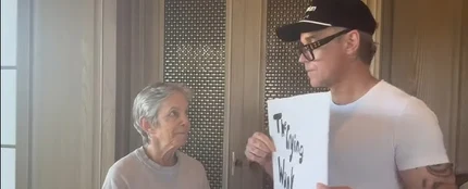 Robbie Williams, en el videoclip de Bite your Tongue Robbie Williams, en el videoclip de Bite your Tongue