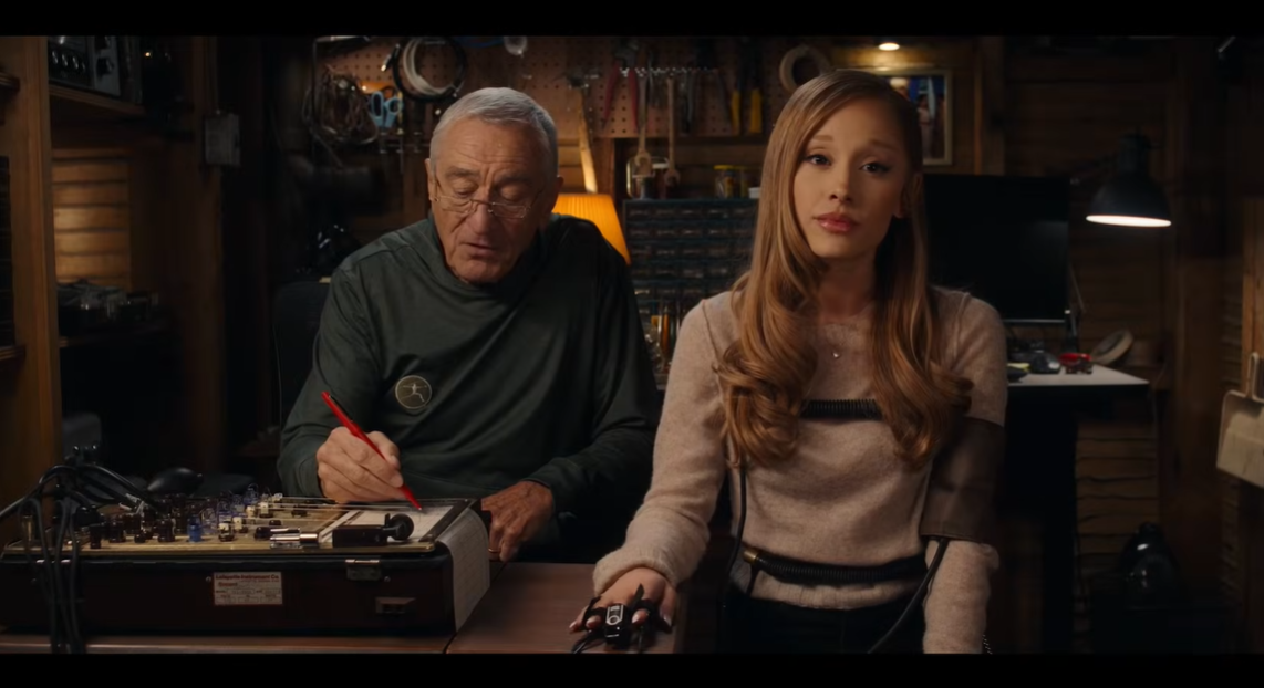 Ariana Grande y Robert de Niro en 'Ahora los suegros son ellos' Ariana Grande y Robert de Niro en 'Ahora los suegros son ellos'