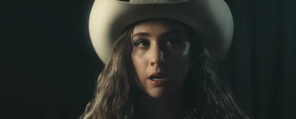 Chappell Roan en 'Pink Pony Club' Chappell Roan en 'Pink Pony Club'