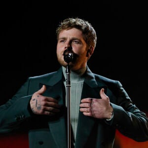 Alex Warren cancela su concierto debido a una enfermedad con la que está Alex Warren cancela su concierto debido a una enfermedad con la que está