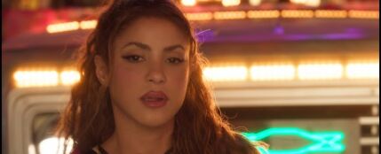Shakira, en el videoclip de 'ALGO T&Uacute;'