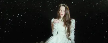 Rosalía en videoclip de 'Focu' Ranni' Rosalía en videoclip de 'Focu' Ranni'