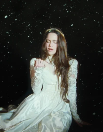 Rosalía en videoclip de 'Focu' Ranni' Rosalía en videoclip de 'Focu' Ranni'