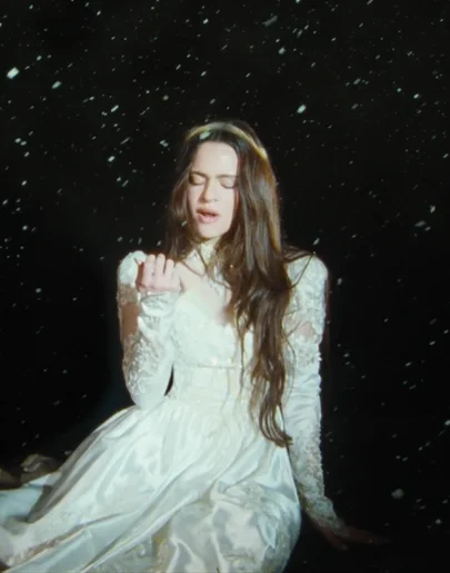 Rosalía en videoclip de 'Focu' Ranni' Rosalía en videoclip de 'Focu' Ranni'