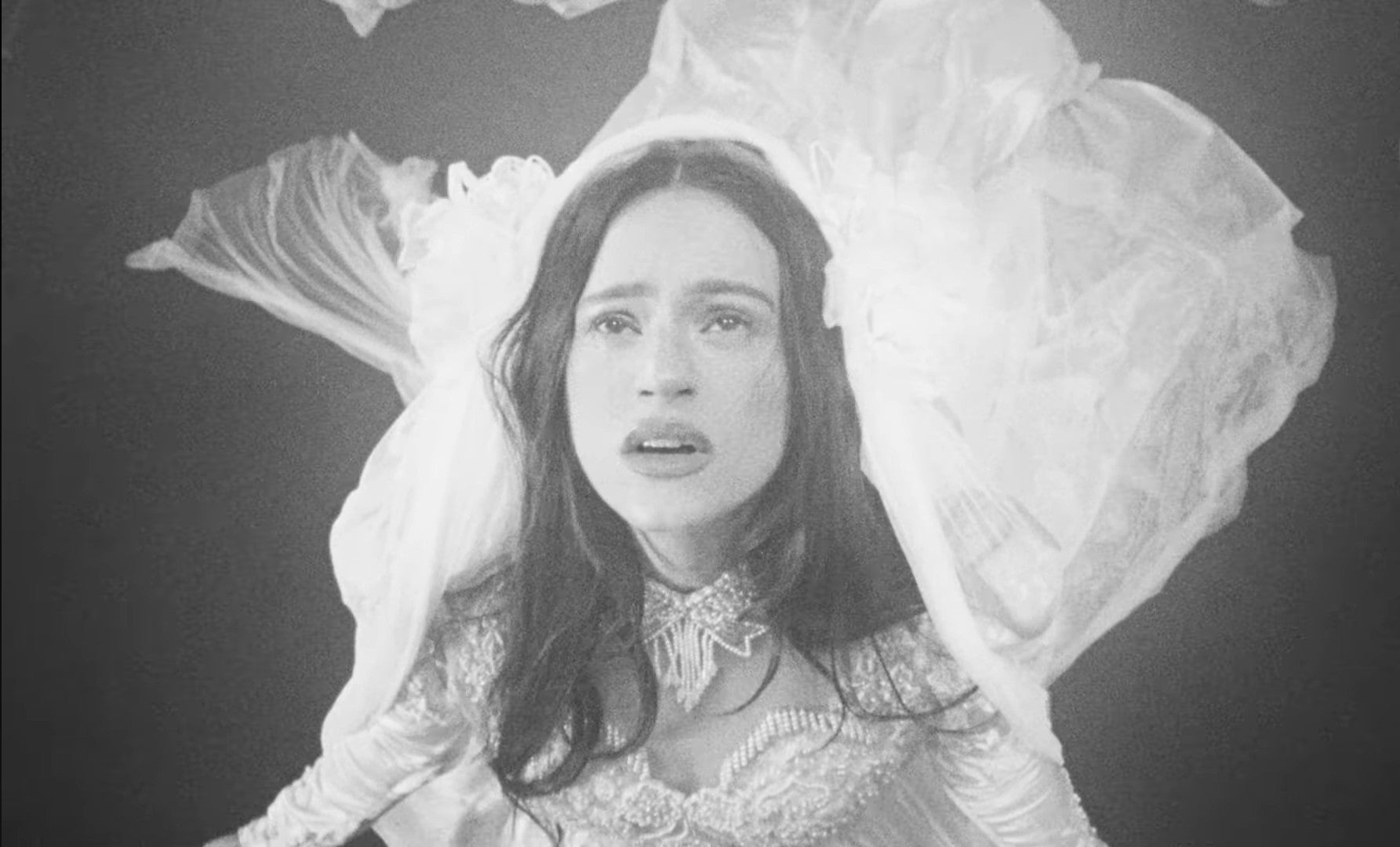 Rosalía en el videoclip de 'Focu 'ranni' Rosalía en el videoclip de 'Focu 'ranni'