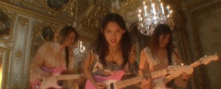 Olivia Rodrigo en el videoclip de 'drop dead'